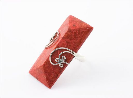 Серебряное кольцо с кораллом 30079 купить в магазине Самоцветы мира