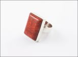 Кольцо из серебра с кораллом красным прямоугольник 15х20 мм 30081