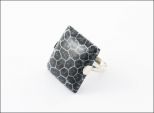 Кольцо из серебра с кораллом чёрным квадрат 25х25 мм 30087