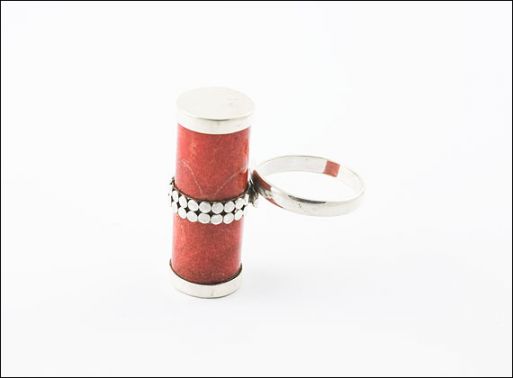 Серебряное кольцо с кораллом 30096 купить в магазине Самоцветы мира
