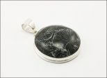 Кулон из серебра с кораллом чёрным круг 31 мм 30143  