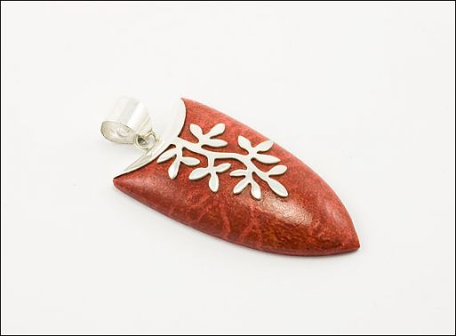 Серебряный кулон с красным кораллом 30208 купить в магазине Самоцветы мира