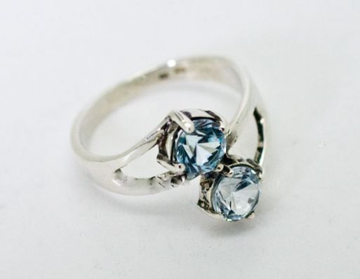 Серебряное кольцо с топазом 30844 купить в магазине Самоцветы мира