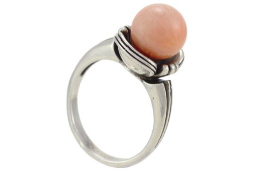 Серебряное кольцо с розовым кораллом 30992 купить в магазине Самоцветы мира