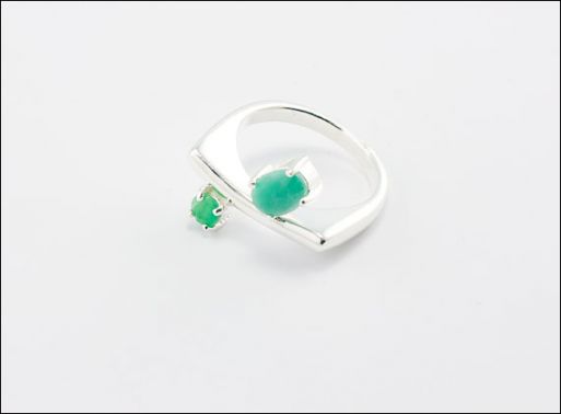 Серебряное кольцо с изумрудом 31301 купить в магазине Самоцветы мира