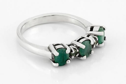 Серебряное кольцо с изумрудом и фианитами 31310 купить в магазине Самоцветы мира