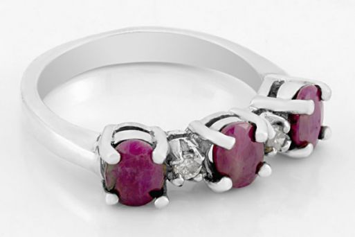 Серебряное кольцо с рубином и фианитами 31311 купить в магазине Самоцветы мира