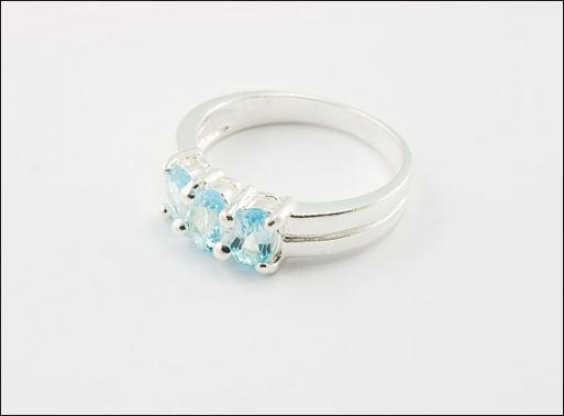 Серебряное кольцо с топазом 31352 купить в магазине Самоцветы мира