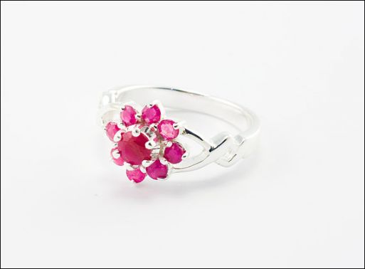 Серебряное кольцо с рубином 31371 купить в магазине Самоцветы мира