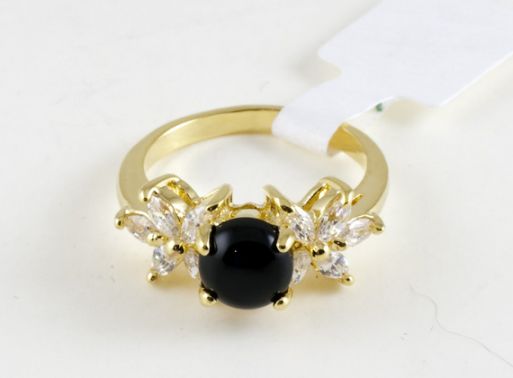 Позолоченное кольцо из мельхиора с черным агатом 32388 купить в магазине Самоцветы мира