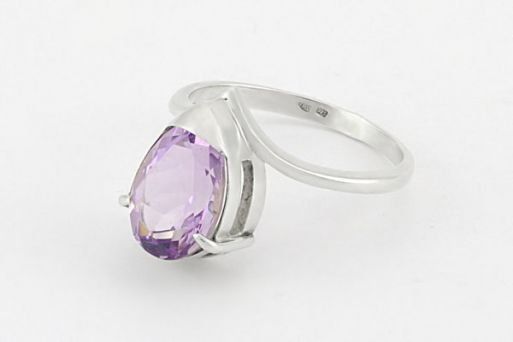 Серебряное кольцо с аметистом 32624 купить в магазине Самоцветы мира