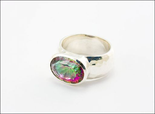 Серебряное кольцо с аметистом мистик 33041 купить в магазине Самоцветы мира