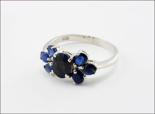 Серебряное кольцо с сапфиром 33057 купить в магазине Самоцветы мира