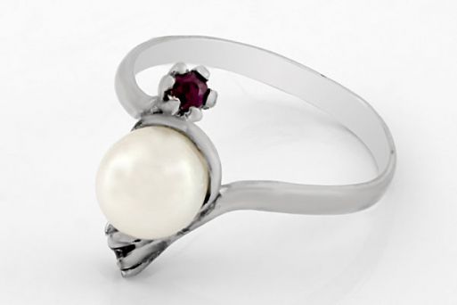 Серебряное кольцо с жемчугом 33080 купить в магазине Самоцветы мира