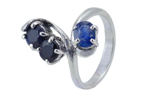 Серебряное кольцо с сапфиром 33089 купить в магазине Самоцветы мира