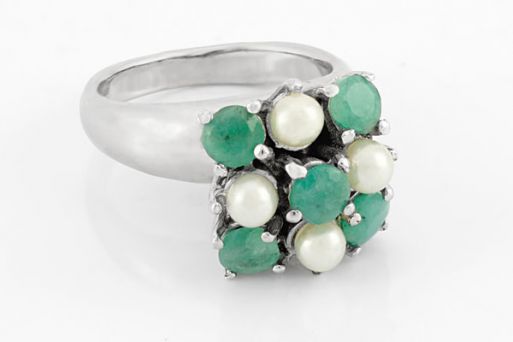 Серебряное кольцо с изумрудом и жемчугом 33131 купить в магазине Самоцветы мира