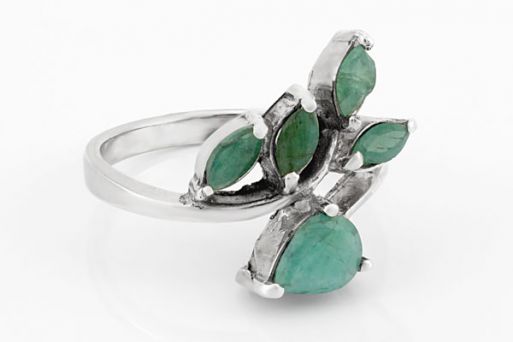 Серебряное кольцо с изумрудом 33145 купить в магазине Самоцветы мира