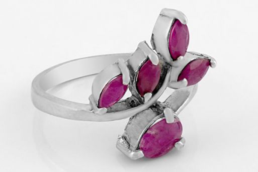 Серебряное кольцо с рубином 33147 купить в магазине Самоцветы мира