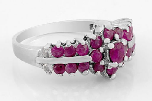 Серебряное кольцо с рубином и фианитами 33165 купить в магазине Самоцветы мира
