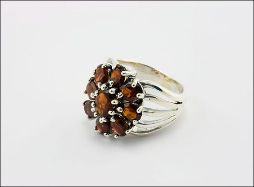 Серебряное кольцо с гранатом 33558 купить в магазине Самоцветы мира