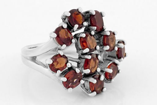 Серебряное кольцо с гранатом 33584 купить в магазине Самоцветы мира