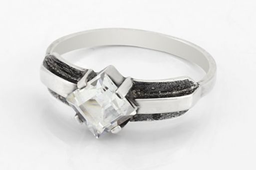 Серебряное кольцо с топазом 34281 купить в магазине Самоцветы мира