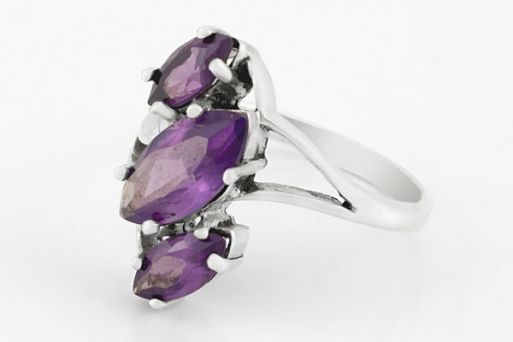 Серебряное кольцо с аметистом 34877 купить в магазине Самоцветы мира