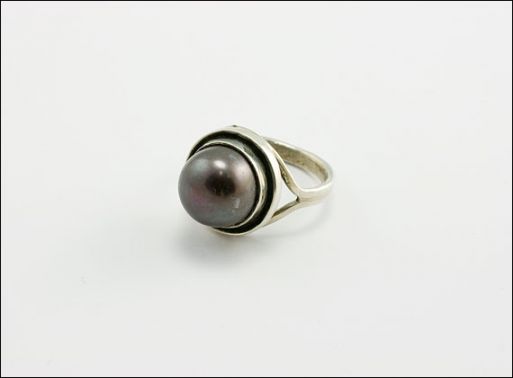 Серебряное кольцо с жемчугом 35074 купить в магазине Самоцветы мира