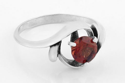 Серебряное кольцо с гранатом 35825 купить в магазине Самоцветы мира