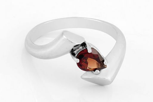Серебряное кольцо с гранатом 37420 купить в магазине Самоцветы мира