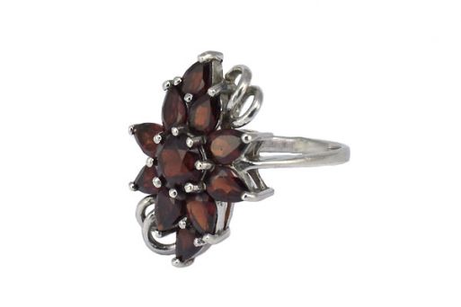 Серебряное кольцо с гранатом 37452 купить в магазине Самоцветы мира