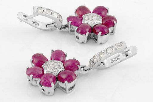 Серебряные серьги с рубином и фианитами 37495 купить в магазине Самоцветы мира