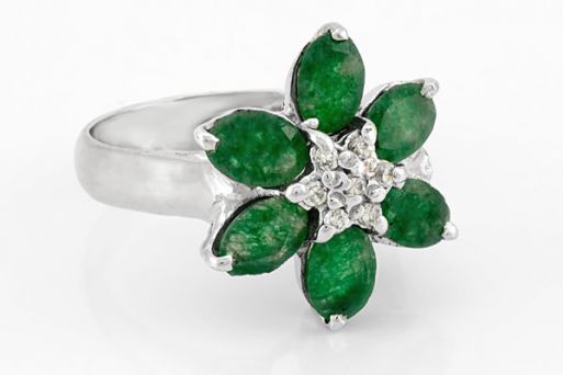 Серебряное кольцо с изумрудом и фианитами 37567 купить в магазине Самоцветы мира