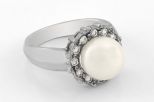 Кольцо из серебра с жемчугом белым и фианитами шар 9 мм 37750