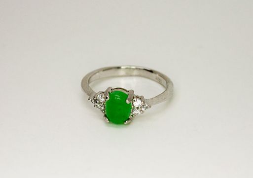 Серебряное кольцо с зелёным агатом и фианитами 37797 купить в магазине Самоцветы мира