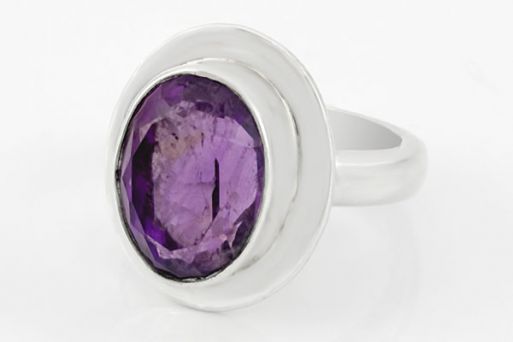 Серебряное кольцо с аметистом 37998 купить в магазине Самоцветы мира