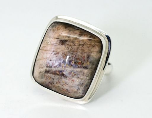 Серебряное кольцо с солнечным камнем 38075 купить в магазине Самоцветы мира