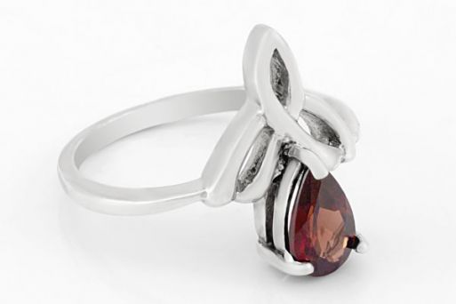 Серебряное кольцо с гранатом 38712 купить в магазине Самоцветы мира