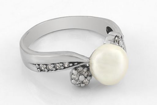 Серебряное кольцо с жемчугом и фианитами 39495 купить в магазине Самоцветы мира
