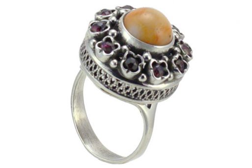 Серебряное кольцо с кораллом 39605 купить в магазине Самоцветы мира
