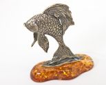 Сувенир янтарь золотая рыбка.7,50