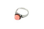 Кольцо из серебра с кораллом розовым шар 8 мм цветок 39748