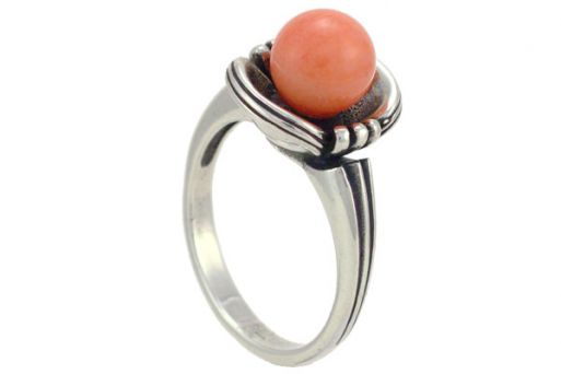 Серебряное кольцо с розовым кораллом 39748 купить в магазине Самоцветы мира