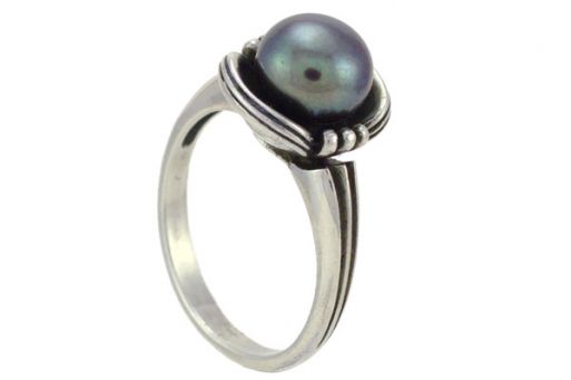 Серебряное кольцо с чёрным жемчугом Цветок 39757 купить в магазине Самоцветы мира