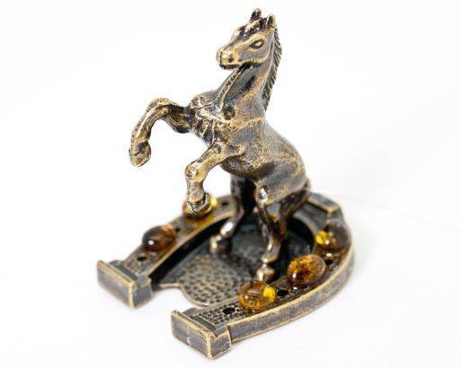 Сувенир янтарь лошадь на подкове 152 ― Самоцветы мира