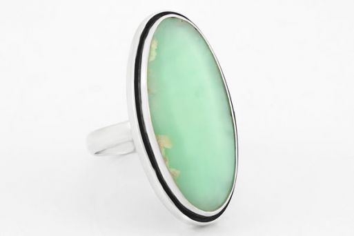 Серебряное кольцо с хризопразом 40296 купить в магазине Самоцветы мира