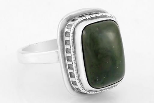 Серебряное кольцо с нефритом 41032 купить в магазине Самоцветы мира