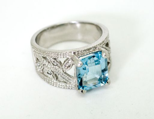 Серебряное кольцо с топазом 41372 купить в магазине Самоцветы мира