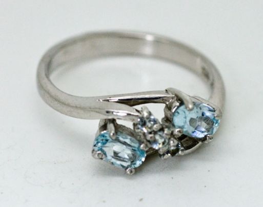 Серебряное кольцо с топазом 41385 купить в магазине Самоцветы мира