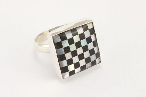 Серебряное кольцо с перламутром 41701 купить в магазине Самоцветы мира